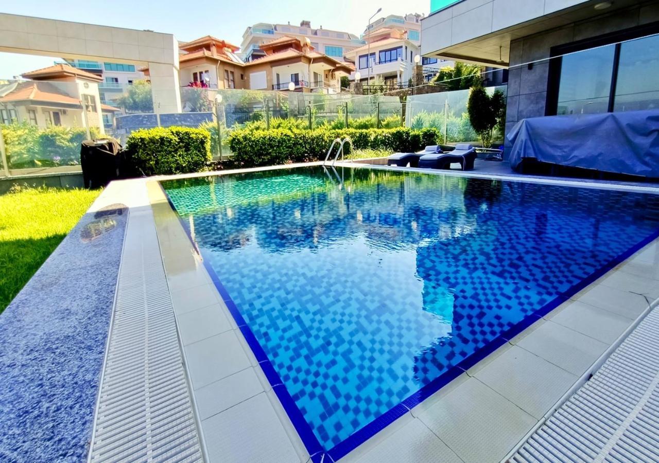 Luxury Seaview With 9000 M2 Access Alanya