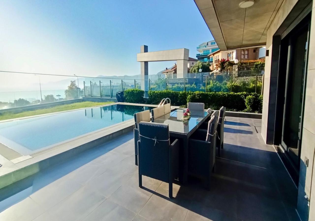Luxury Seaview With 9000 M2 Access Villa