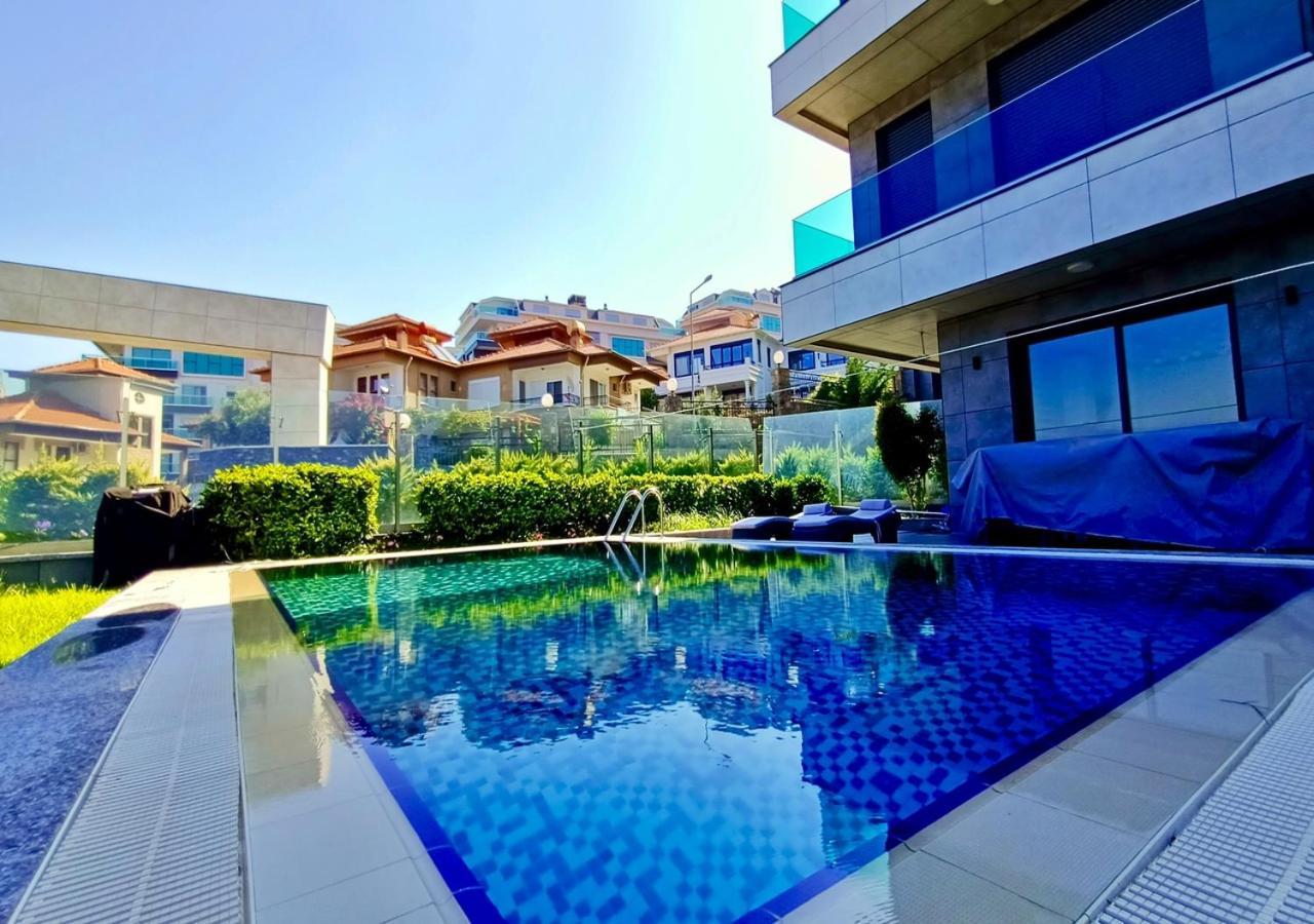 Luxury Seaview With 9000 M2 Access Alanya