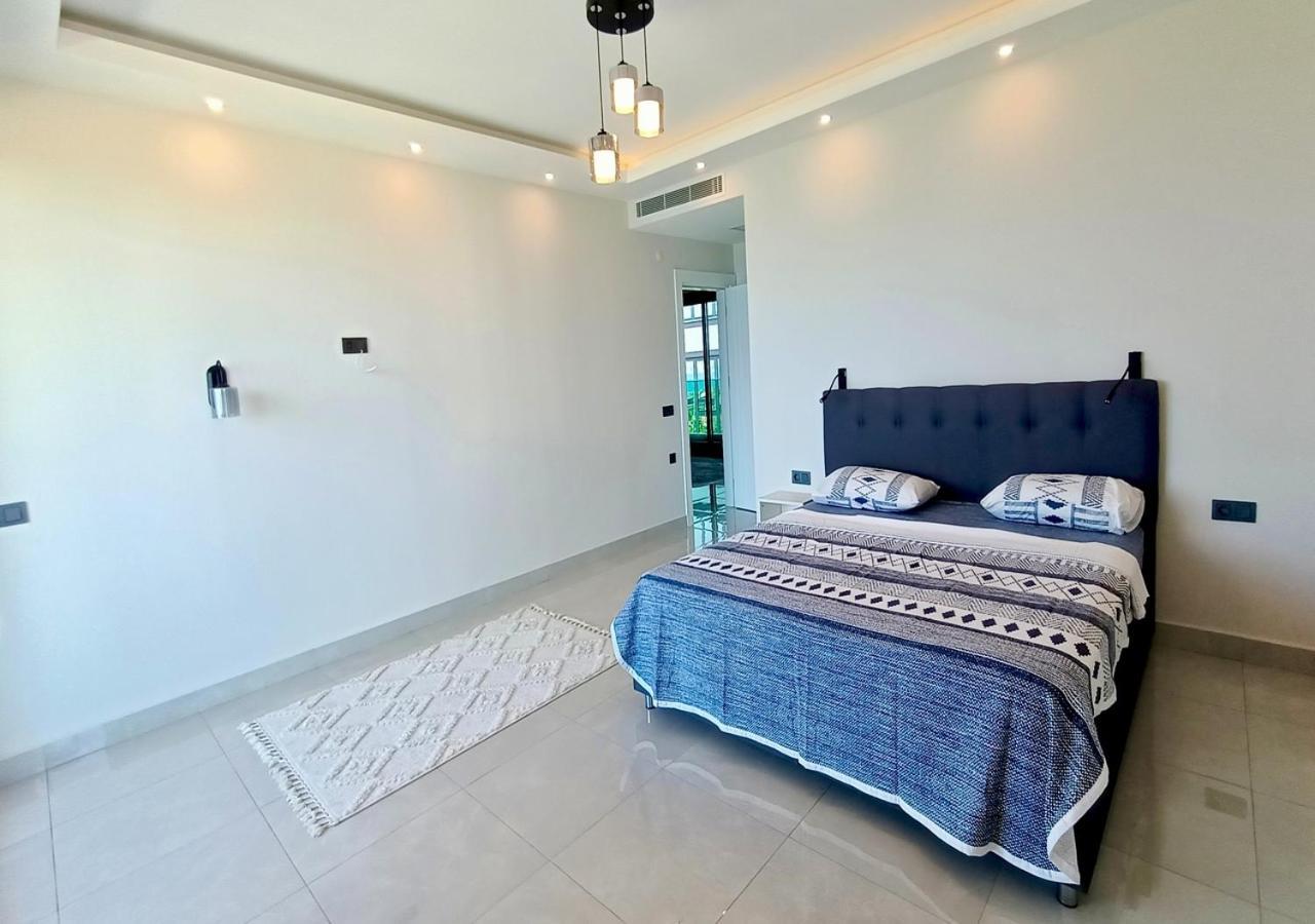 Luxury Seaview With 9000 M2 Access * Alanya